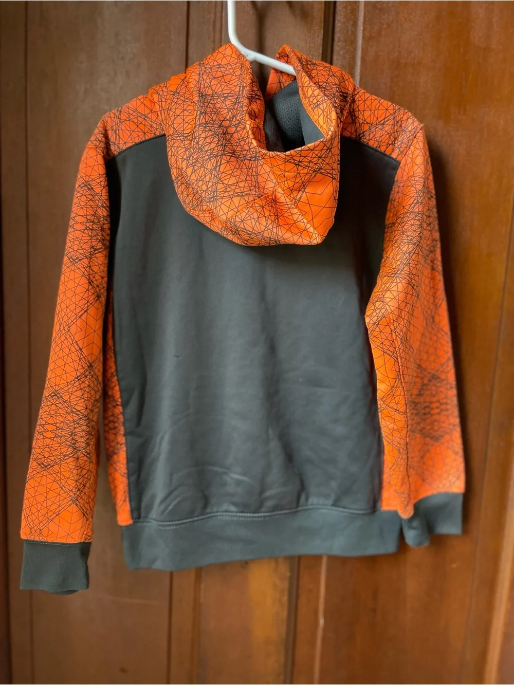 Nike dri fit boys size 6 gray / orange athletic hoodie